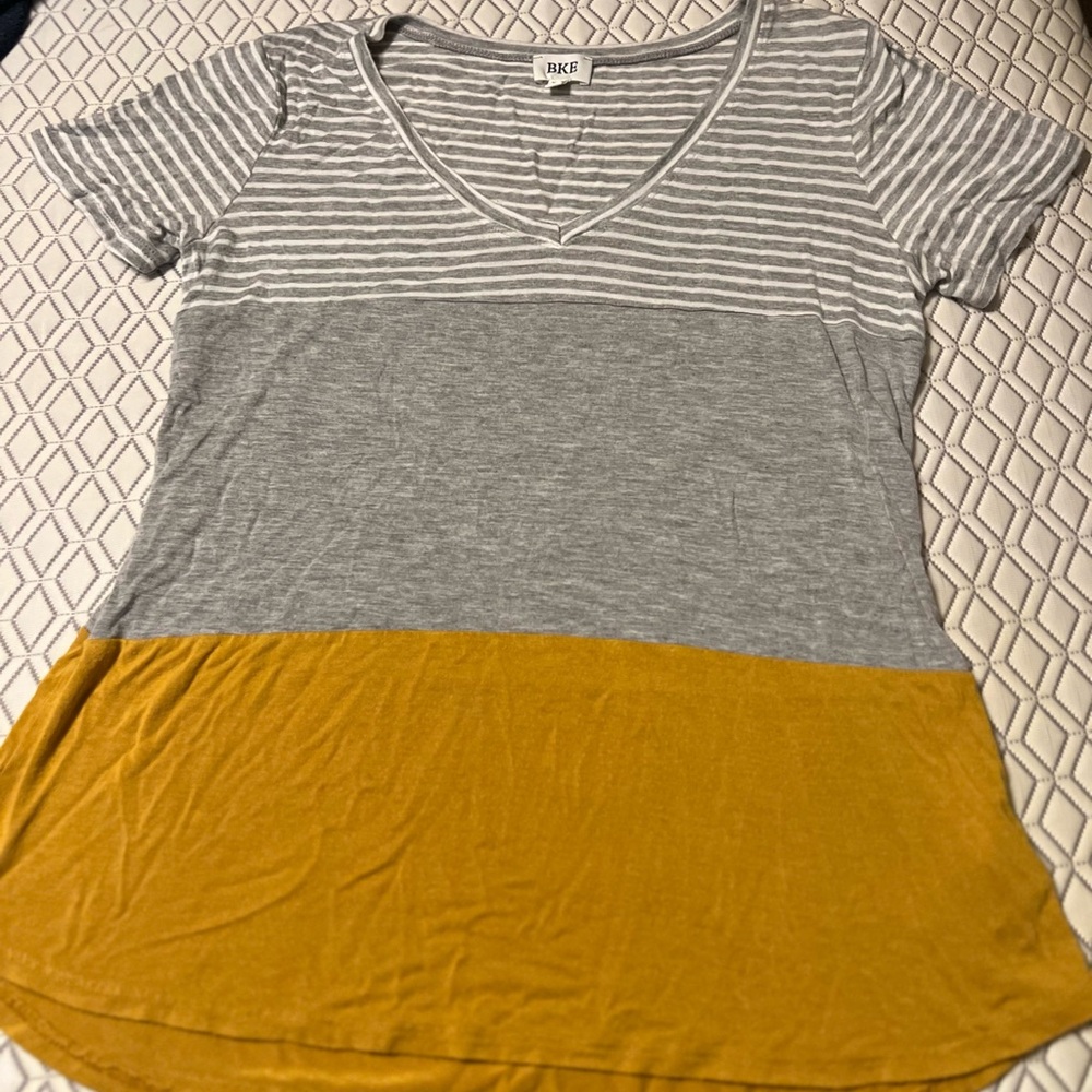 BKE yellow and Gray Short Sleeve Relaxed T-Shirt